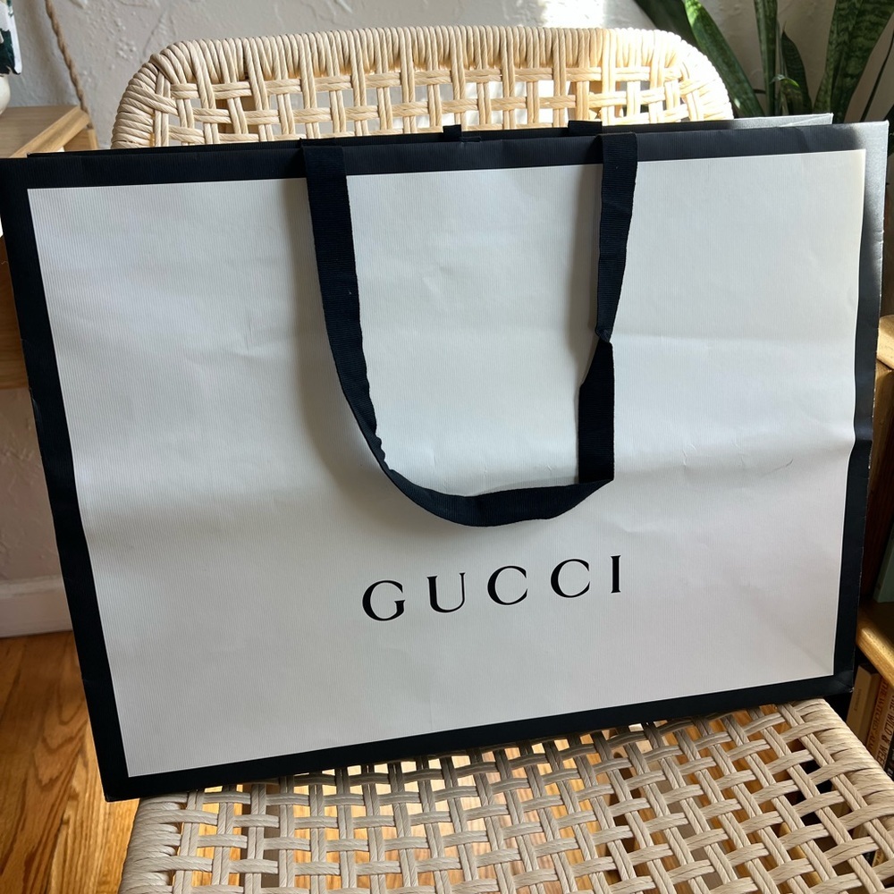 Gucci Large Shopping Bag 18x14 Black & White Ribbon Handles Luxury Gift Bag - Picture 2 of 7